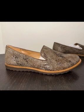 NEW NWOB Comfortiva Ryen Slip On Snake Print Leather Shoes Brown/Black Womans 6M